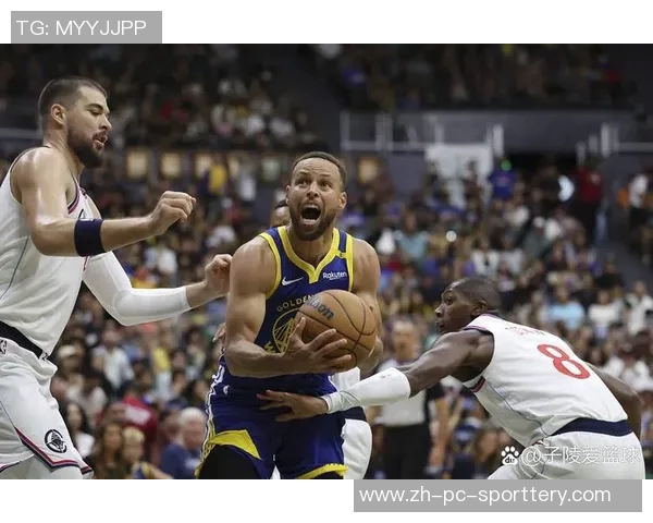 热火与勇士激战正酣NBA赛场上演精彩对决引发球迷热议